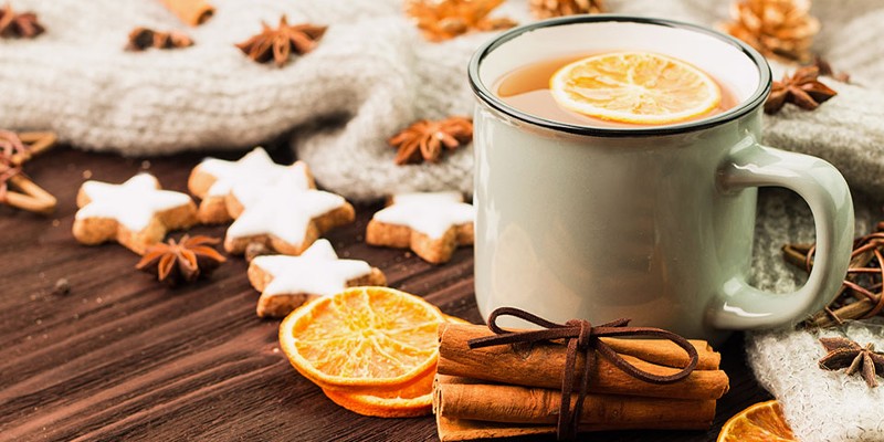 Tee mit Orangen und Zimt; Foto: ecaterina corovina - Shutterstock.com