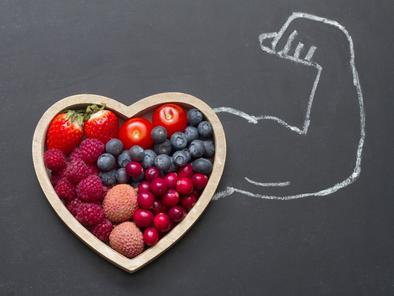 Herz mit Beeren; Foto: udra11 - Shutterstock.com